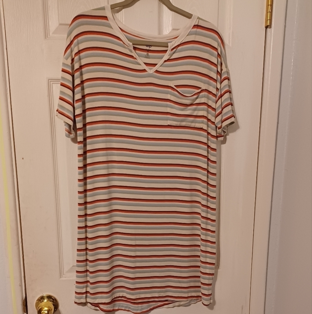 💰Dip sleep shirt, size M.